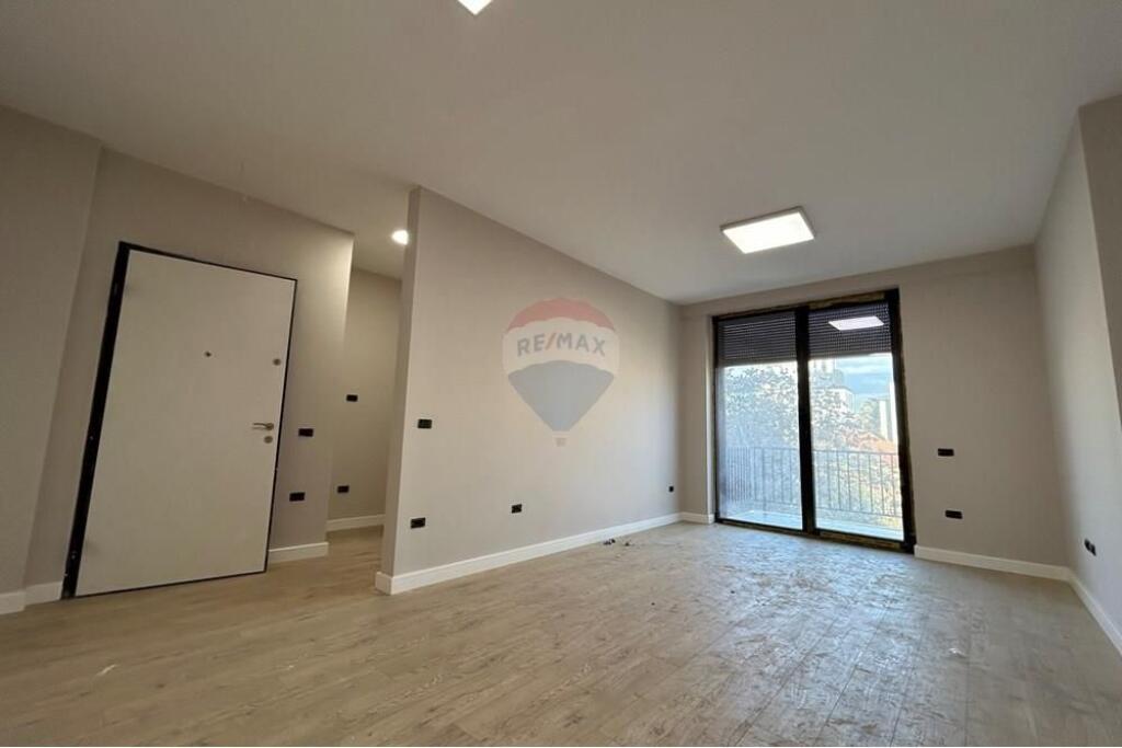 Office space for rent near the Red School!