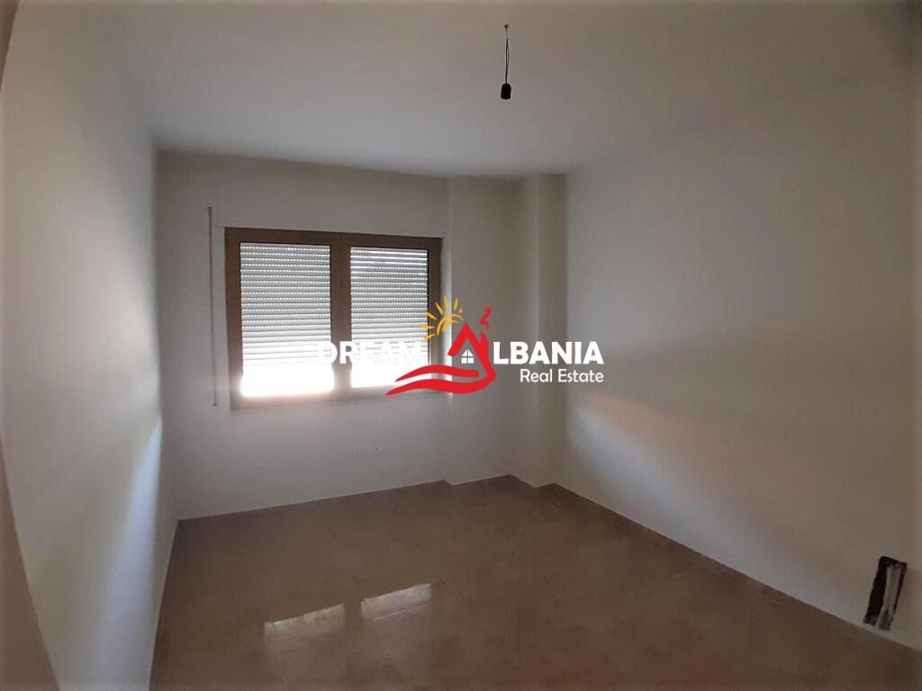 Ufficio in affitto a Bllok vicino a Sky Tower a Tirana (ID 4261775)