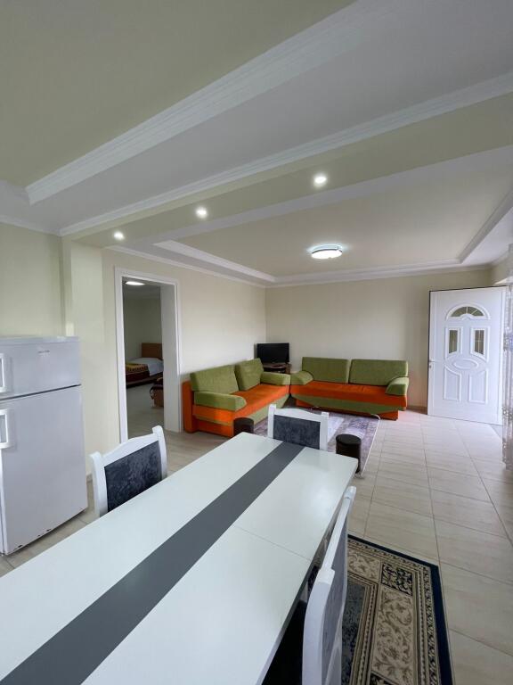 APARTAMENT ME QERA 2+1 SHKOZET PRAN SHKOLLES ISUF FERRA