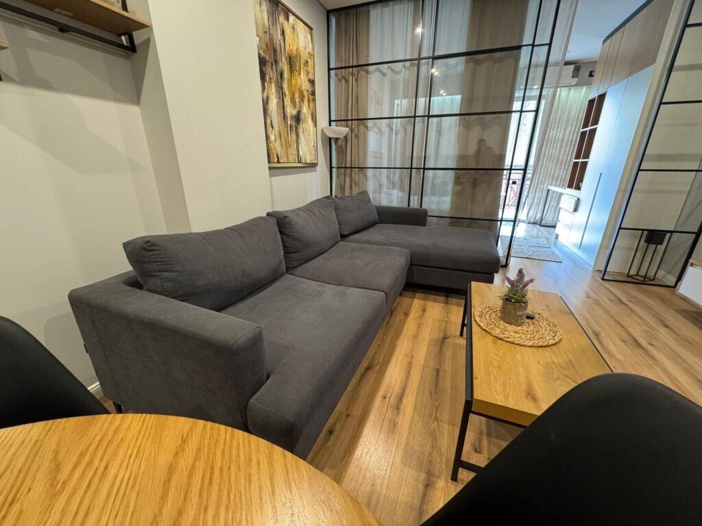 super apartament me qira tek Delijorgji