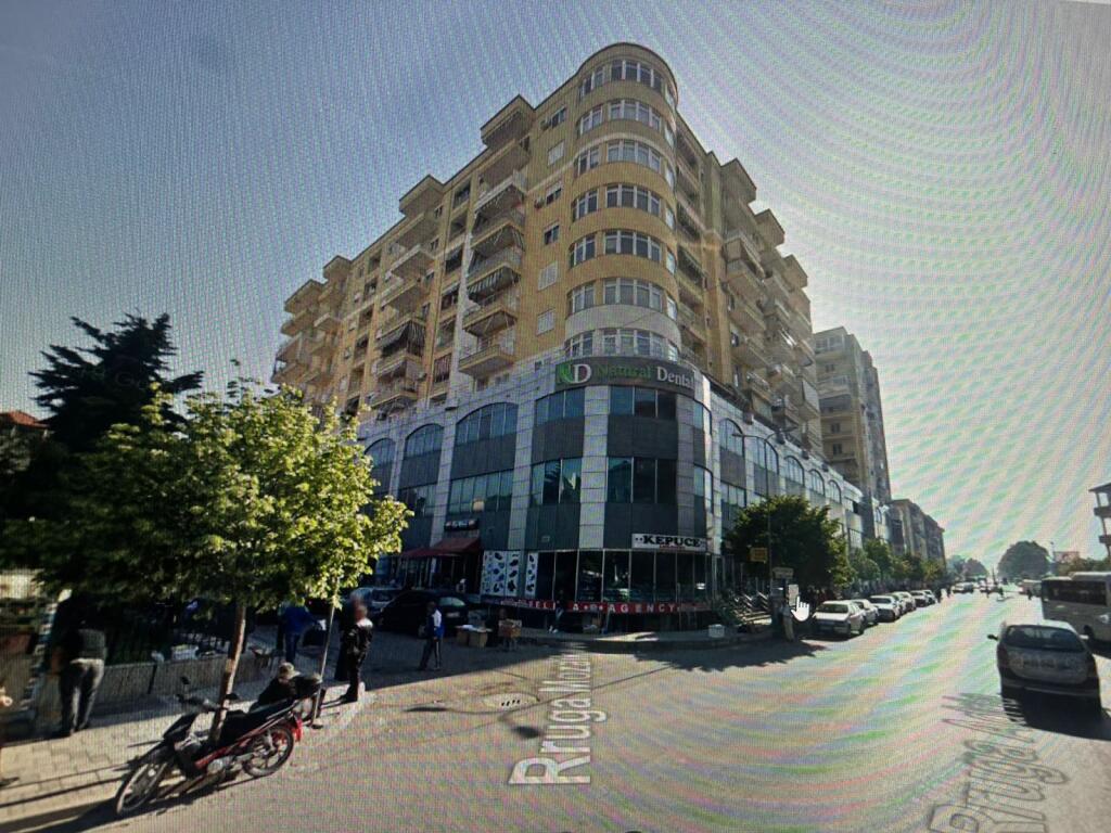 🏢 Shitet Dyqan në Qendër, Durrës Pallati Sportit