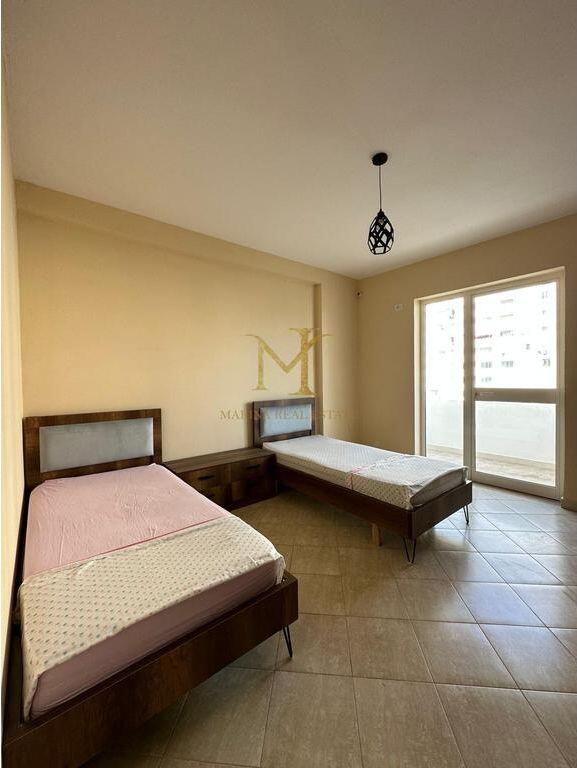 SUPER APARTAMENT 3+1 ME QERA NE DURRES TEK ISH URT !!