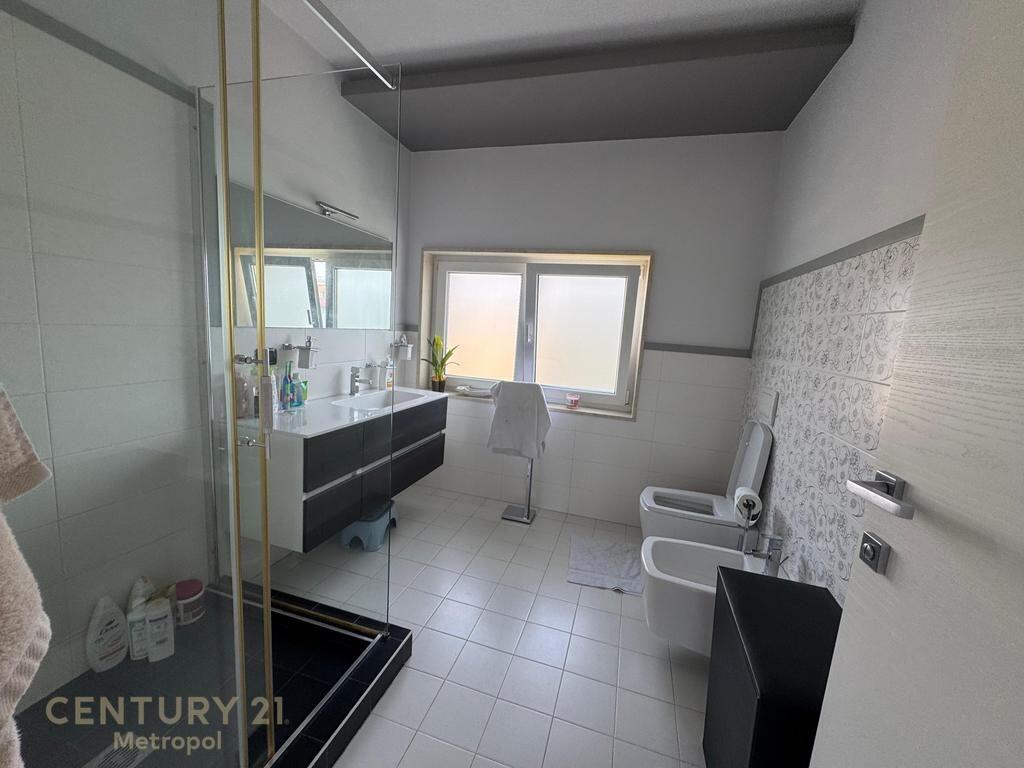 VILLE INDIVIDUALI CON PISCINA IN AFFITTO VICINO A TEG 15.000 € /Mese