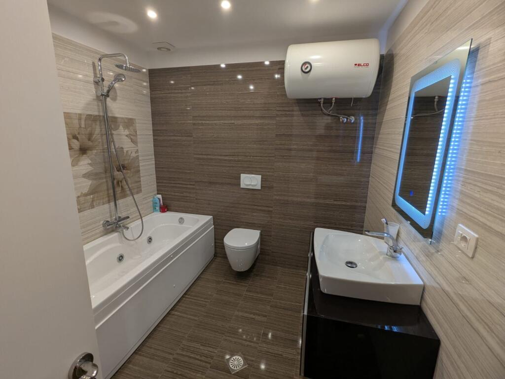 Shitet apartament 2+1 Vlore Lungomare