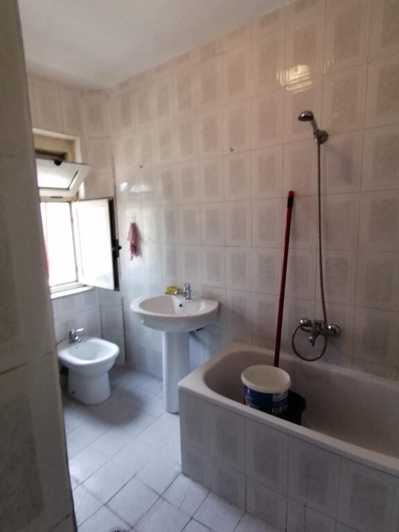 Appartamento 2+1+1 con Balcone in Affitto