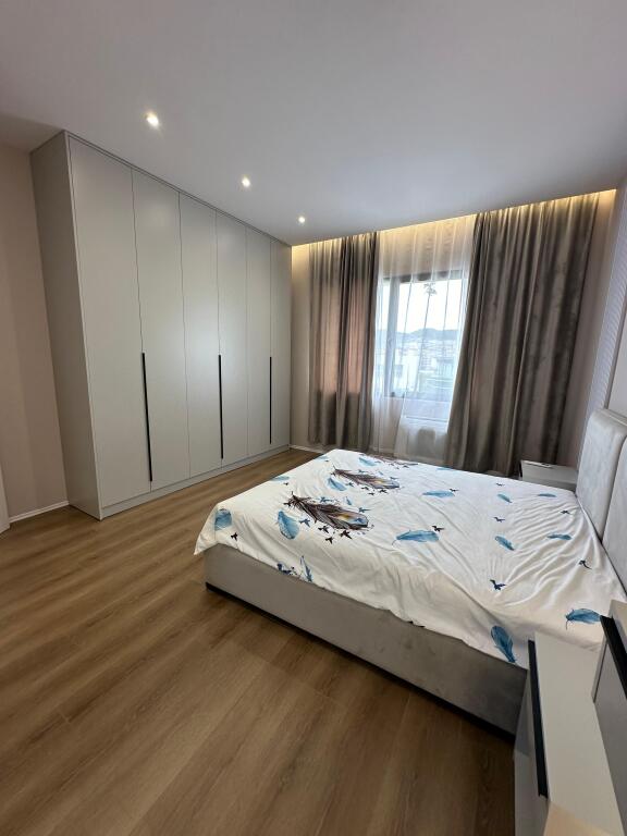 Jepet me qera super apartament 2+1+2 tek Kryqezimi Vasil Shanto/1000 euro