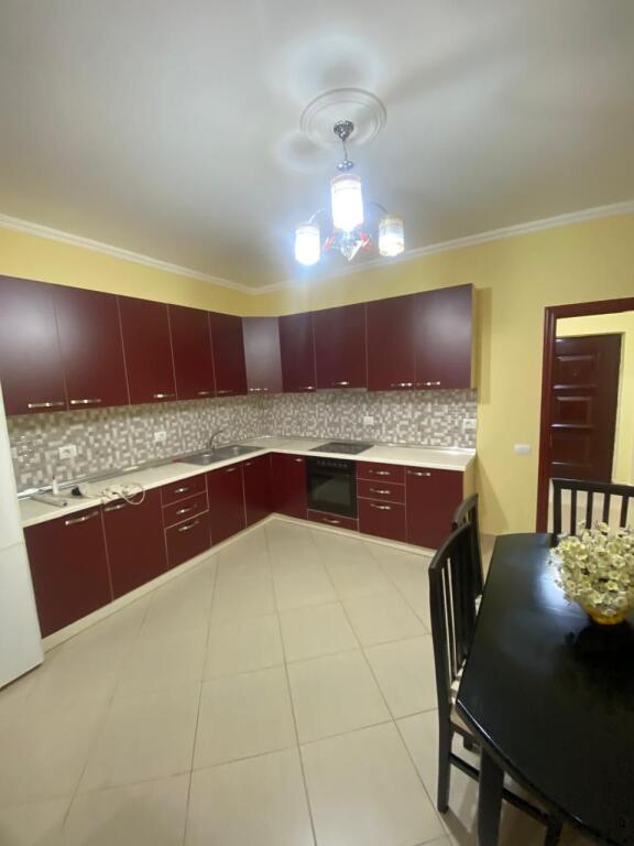 Jepet Me Qera Apartament 2+1+2 Tualete + 1 Ballkon