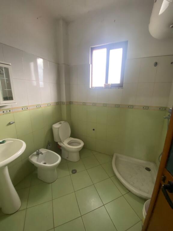 Shitet Apartament 1+1+2 Ballkone