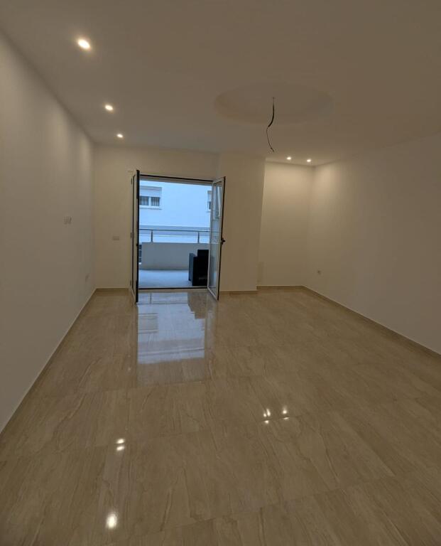 Shitet apartament 2+1 Vlore Lungomare