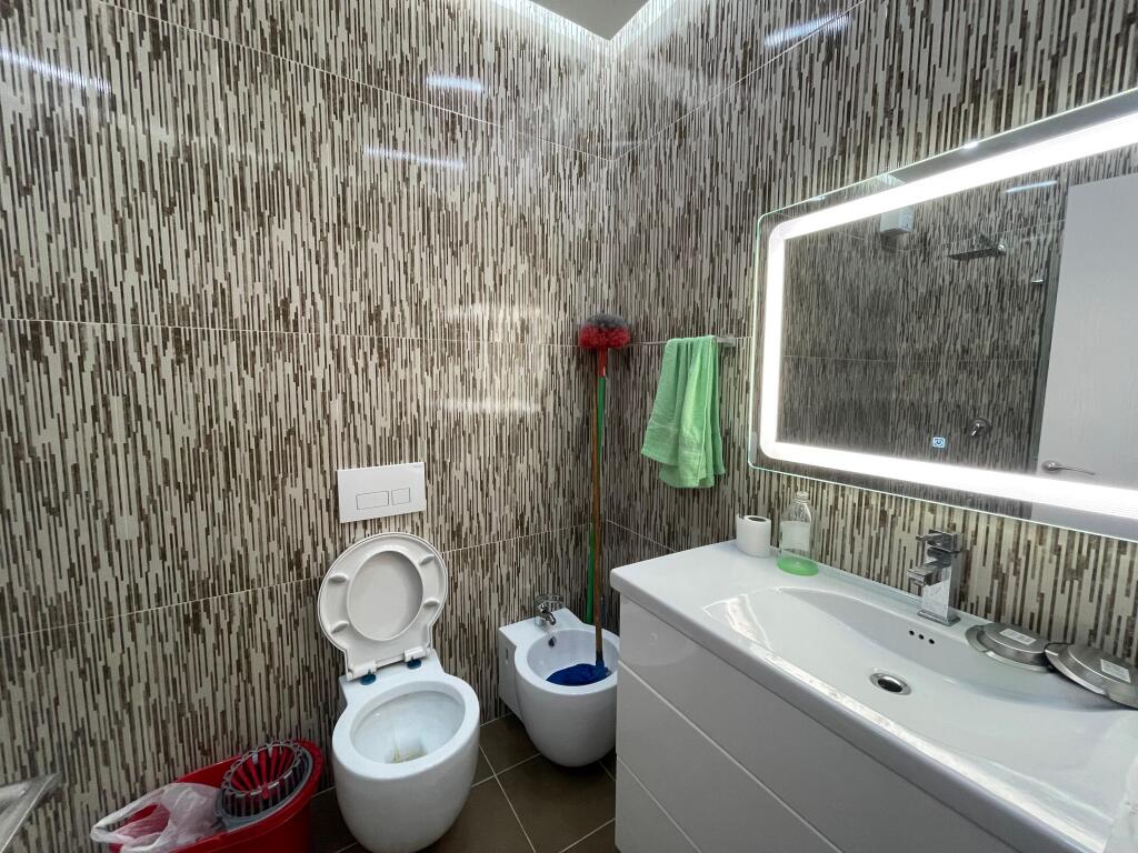 Shitet Apartament 2+1+2 me ballkon ne Linze