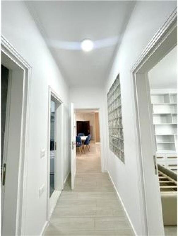 JEPET APARTAMENT 2+1 ME QERA PERBALL PETRO NINIT