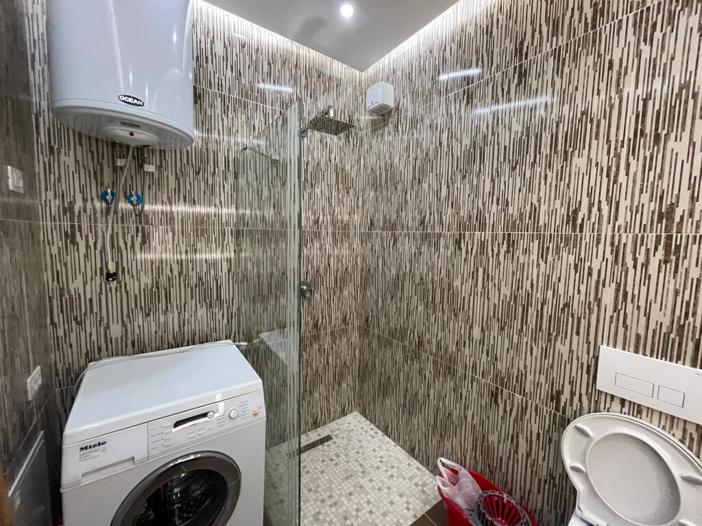 Shitet Apartament 2+1+2 me ballkon ne Linze