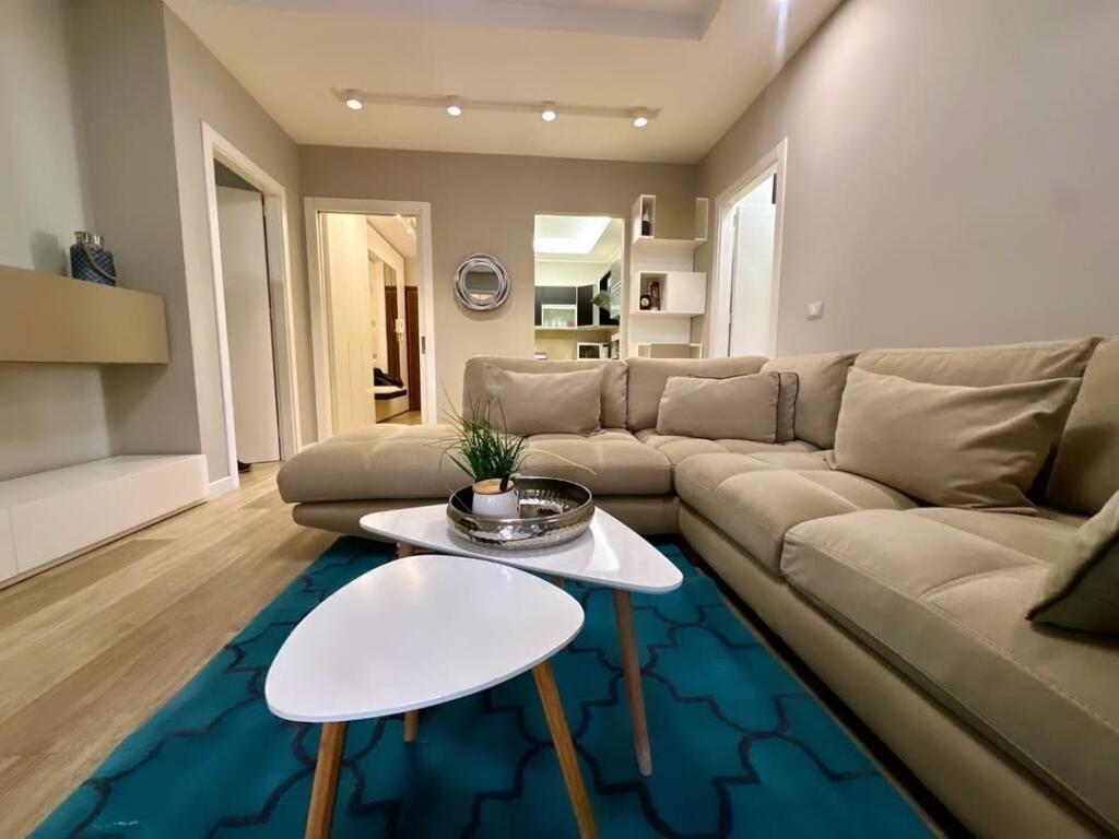 Myslym Shyri  🔺️ Japim me qira apartament me garazhd:  2+1+ballkon