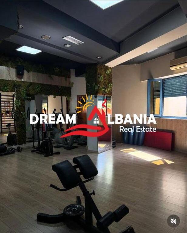 Locale commerciale in vendita in Via Elbasan vicino ex 7 Nani, Tirana ID (4171552 )