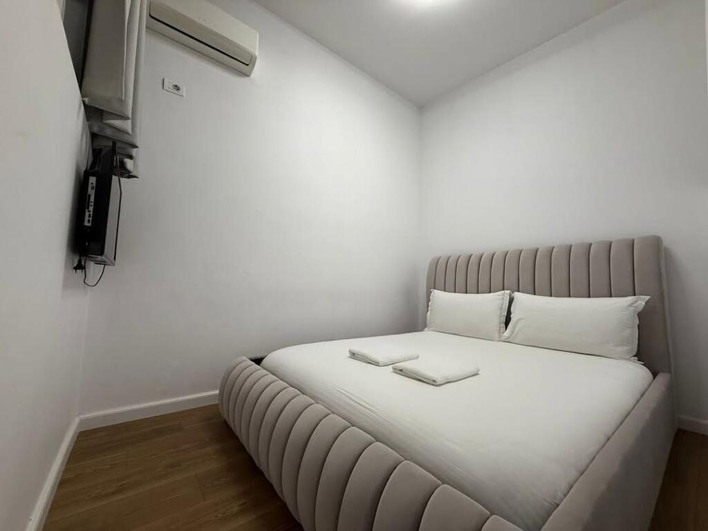 PETRO NINI (perballe):  Shesim 2+1 (adoptuar ne 3+1)  