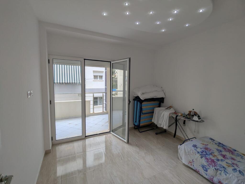 Shitet apartament 2+1 Vlore Lungomare