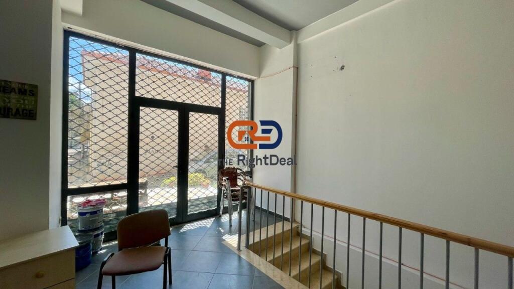 Vicino alla Scuola Rossa, Vendesi Locale Commerciale, Per Diverse Tipologie di Attività!!!