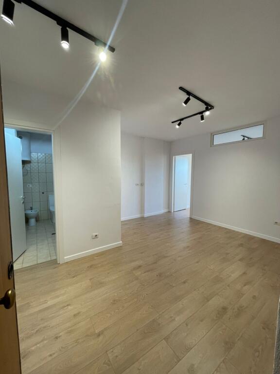 🏡 SHITET APARTAMENT 1+1 PLAZH, PRAN SHKOLLES BAJRAM CURRI