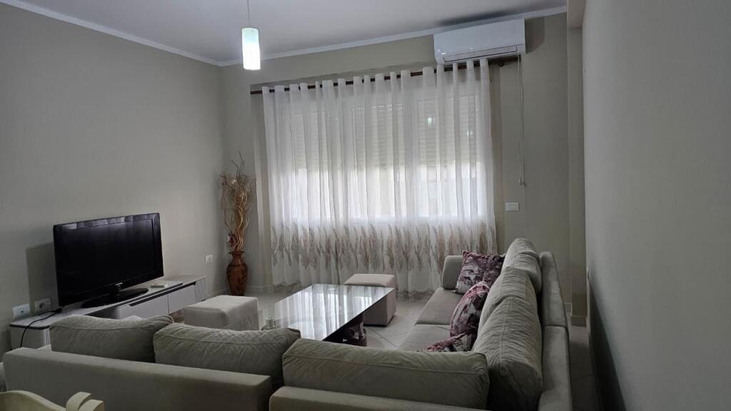 Jepet Me Qera Apartament 2+1+1 Ballkon