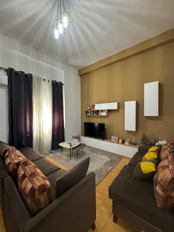 🏢Ne zonen e Rruges se Dibres,prane Viles Gold jepet me qera apartament 1+1,i mobiluar 550Euro