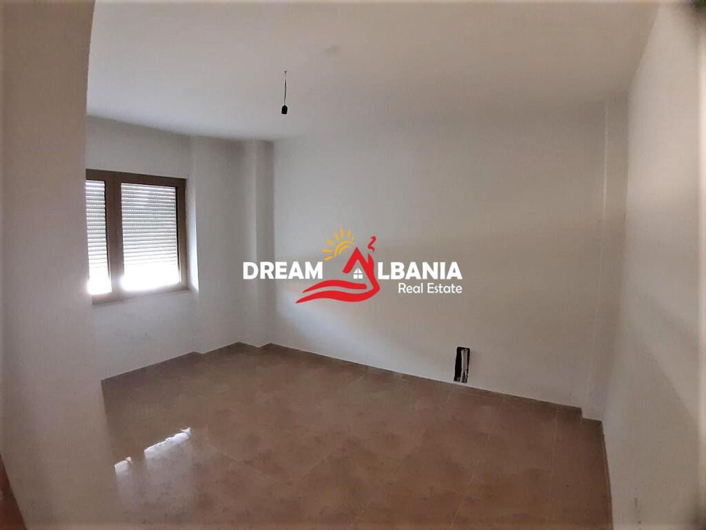 Ufficio in affitto a Bllok vicino a Sky Tower a Tirana (ID 4261775)