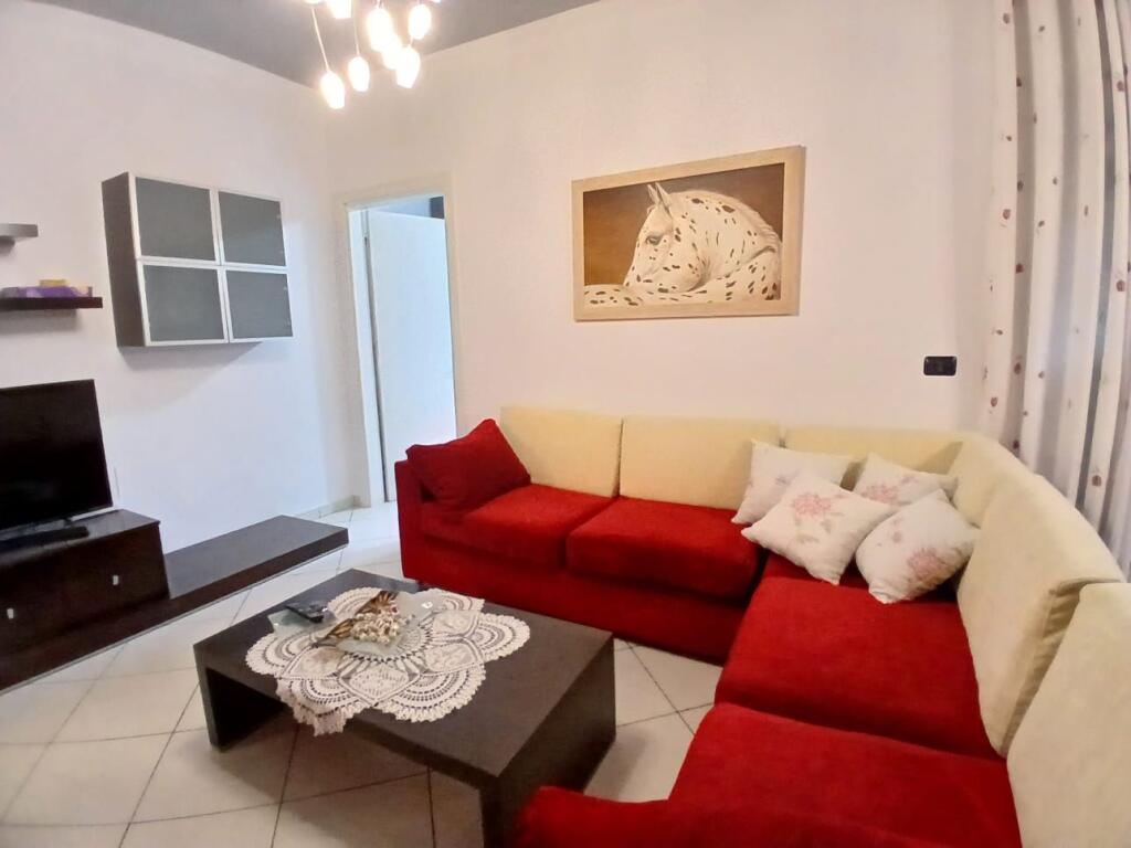 Jepet Me Qera Apartament 2+1+1 Ballkon