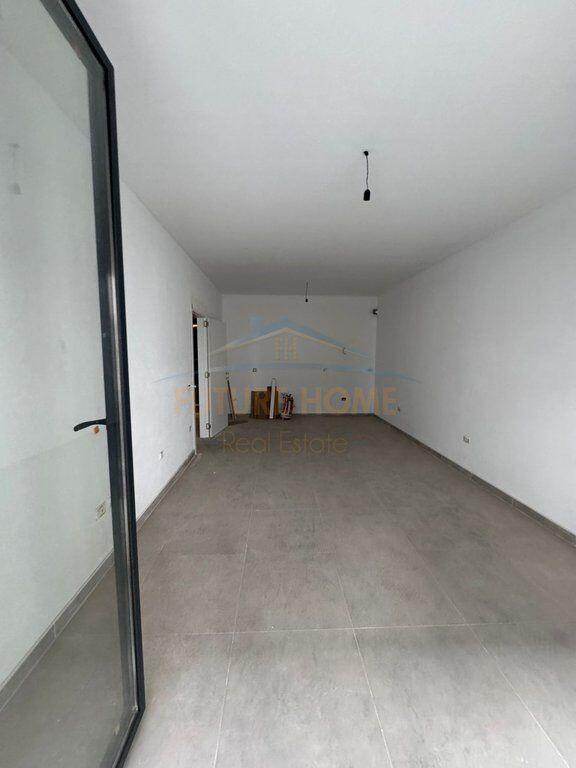 Qera, Apartament 1+1, Liqeni I Thatë, Tiranë. 500 €,UNA56174