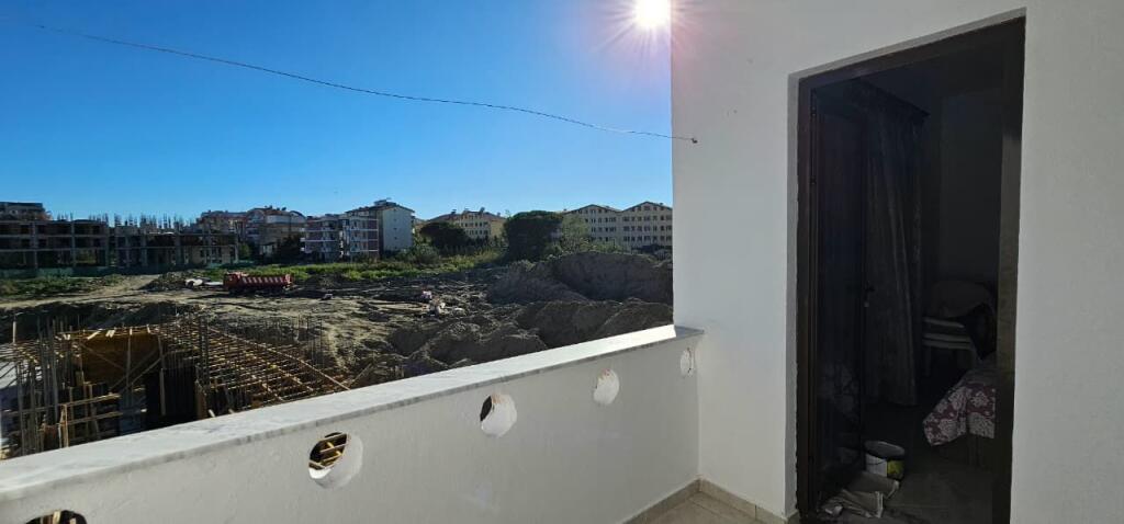 🏖 Shitet apartament 1+1, 59 m², i arreduar, vetëm 200 m nga deti – Mali i Robit, pranë Resort Kolaveri!