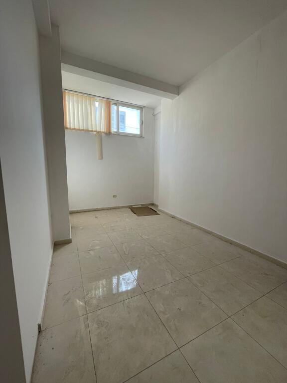 🏡 LOCALE COMMERCIALE IN VENDITA📍ACQUEDOTTO DURAZZO