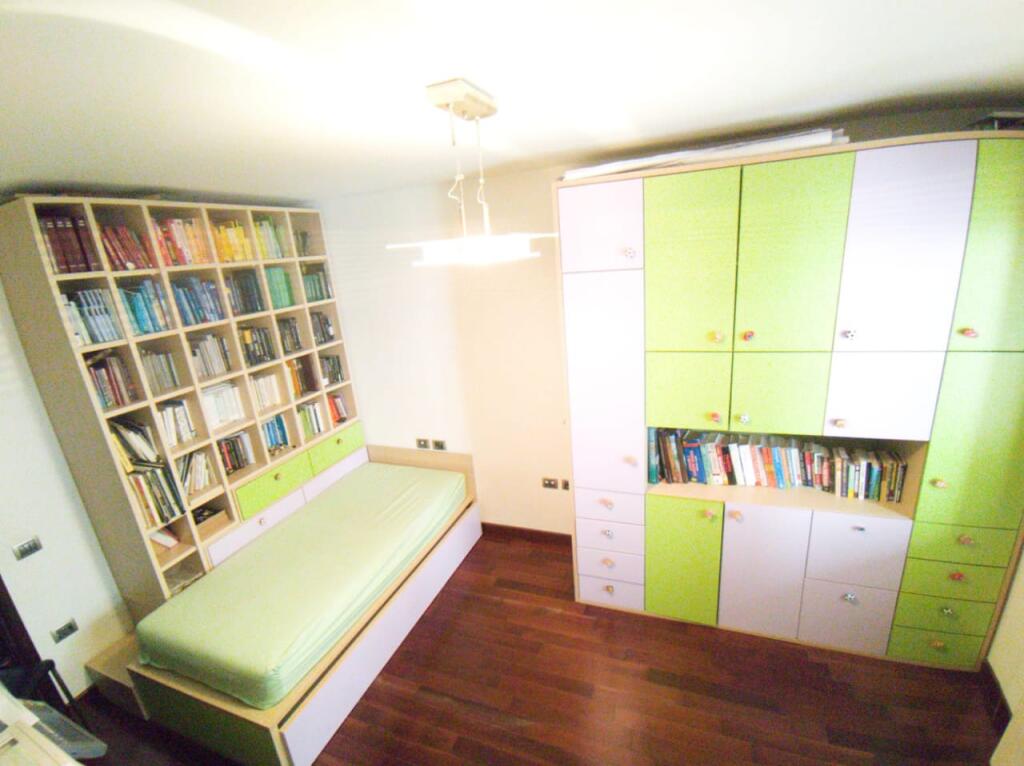 VENDESI APPARTAMENTO 3+1+2 A TIRANA VICINO AL GIARDINO BOTANICO