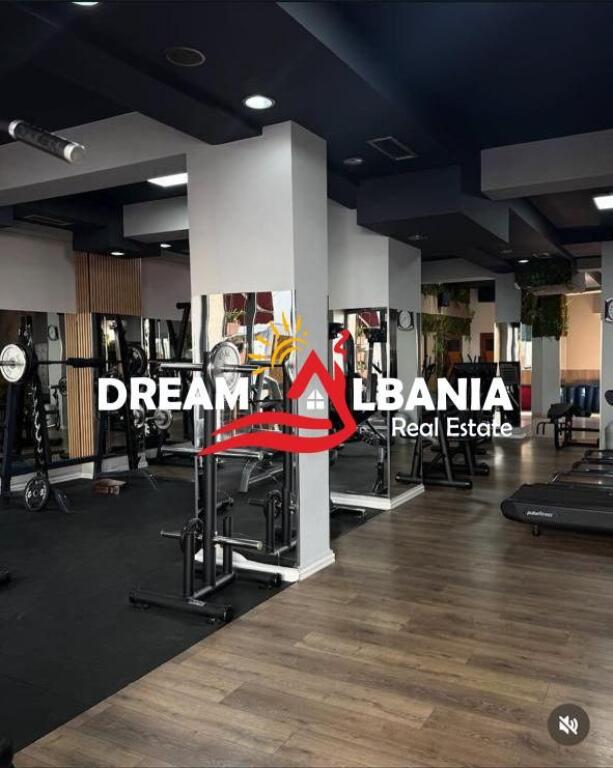 Locale commerciale in vendita in Via Elbasan vicino ex 7 Nani, Tirana ID (4171552 )