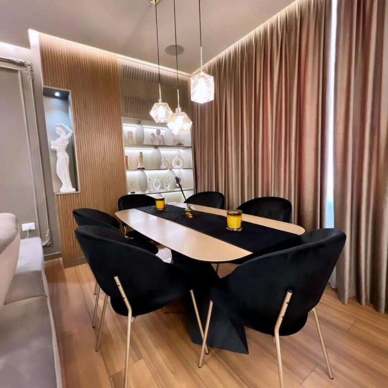 Vicino a Square 21, Polizia Municipale  Vendo super appartamento:  2+1+2 bagni