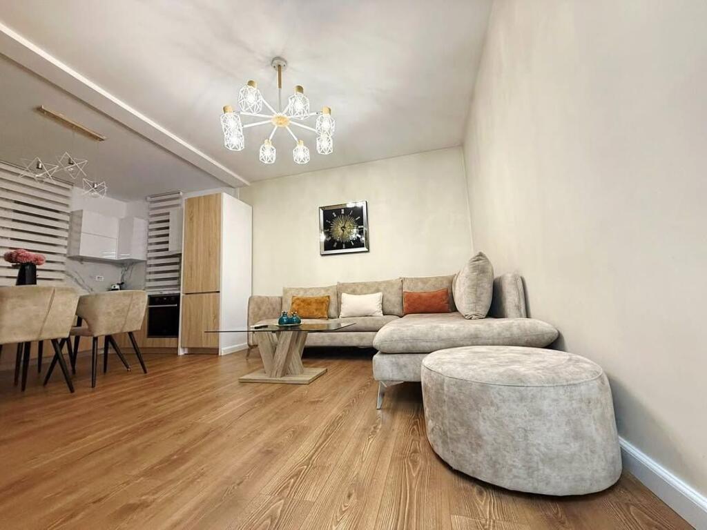 PETRO NINI (perballe):  Shesim 2+1 (adoptuar ne 3+1)  