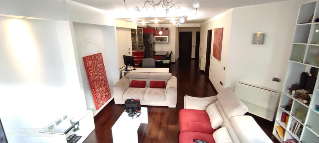 VENDESI APPARTAMENTO 3+1+2 A TIRANA VICINO AL GIARDINO BOTANICO