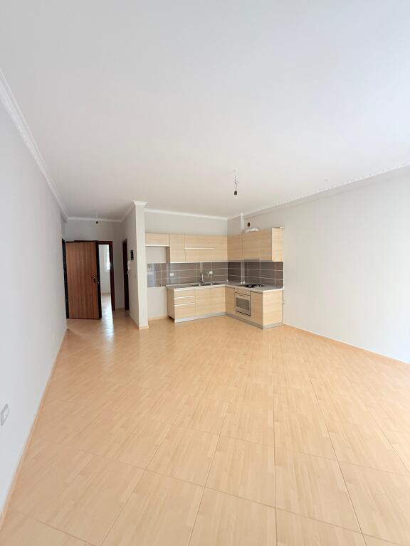 APARTAMENT 1+1, UJI I FTOHTE VLORE