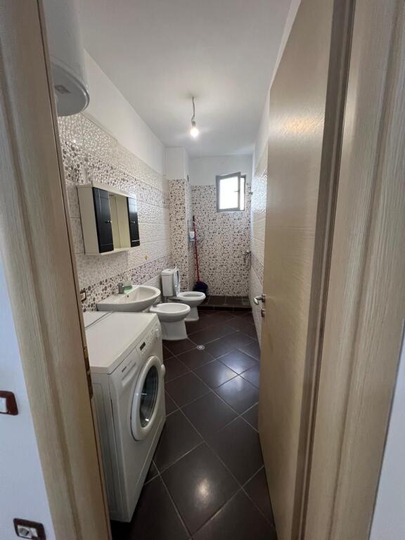 Jepet Me Qera Apartament 2+1+2 Tualete + 2 Ballkone