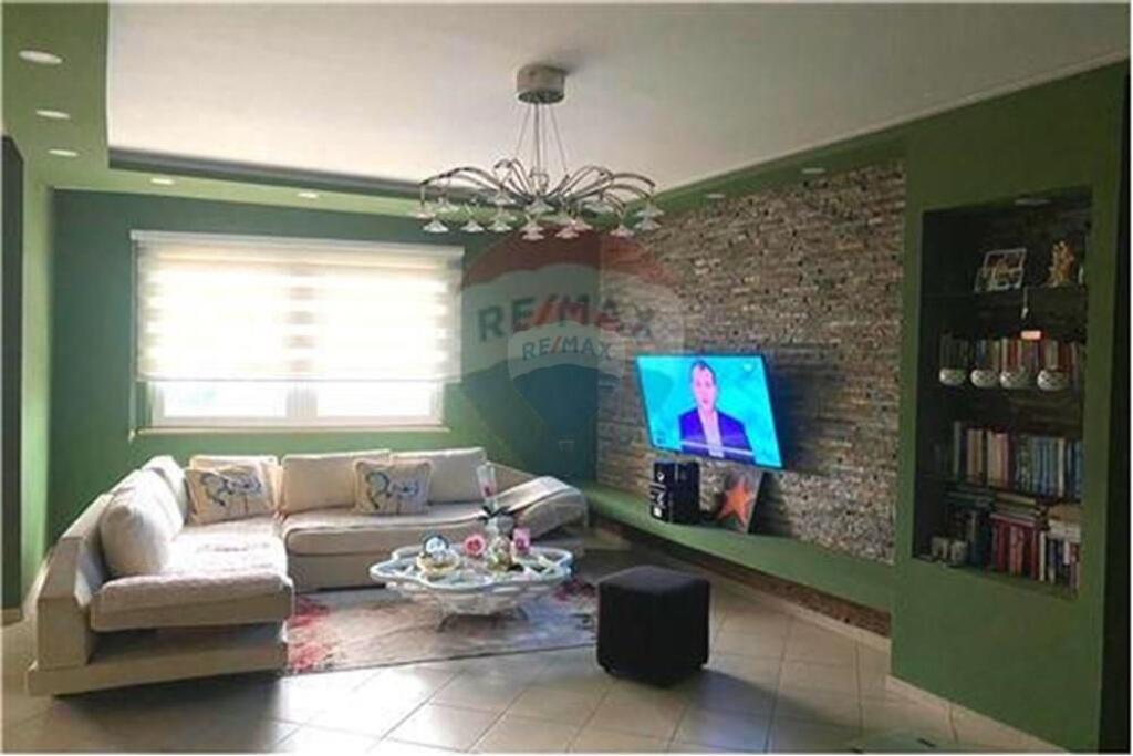 Apartament 2+1+2 ne shitje tek Fresku + post parkimi ne cmim