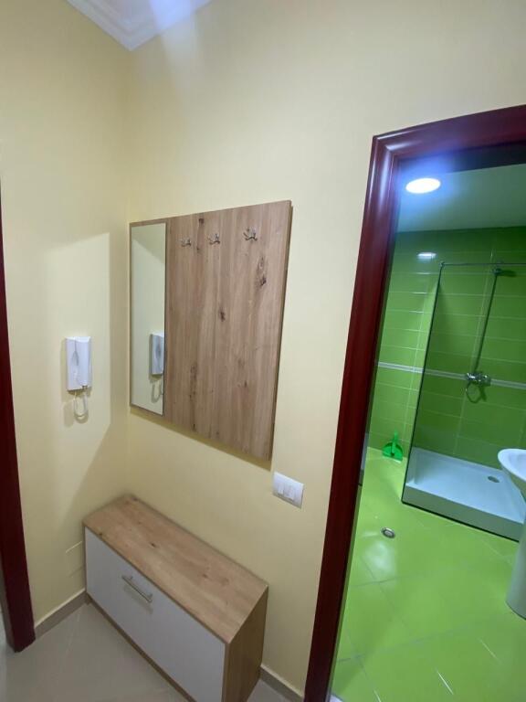 Jepet Me Qera Apartament 2+1+2 Tualete + 1 Ballkon