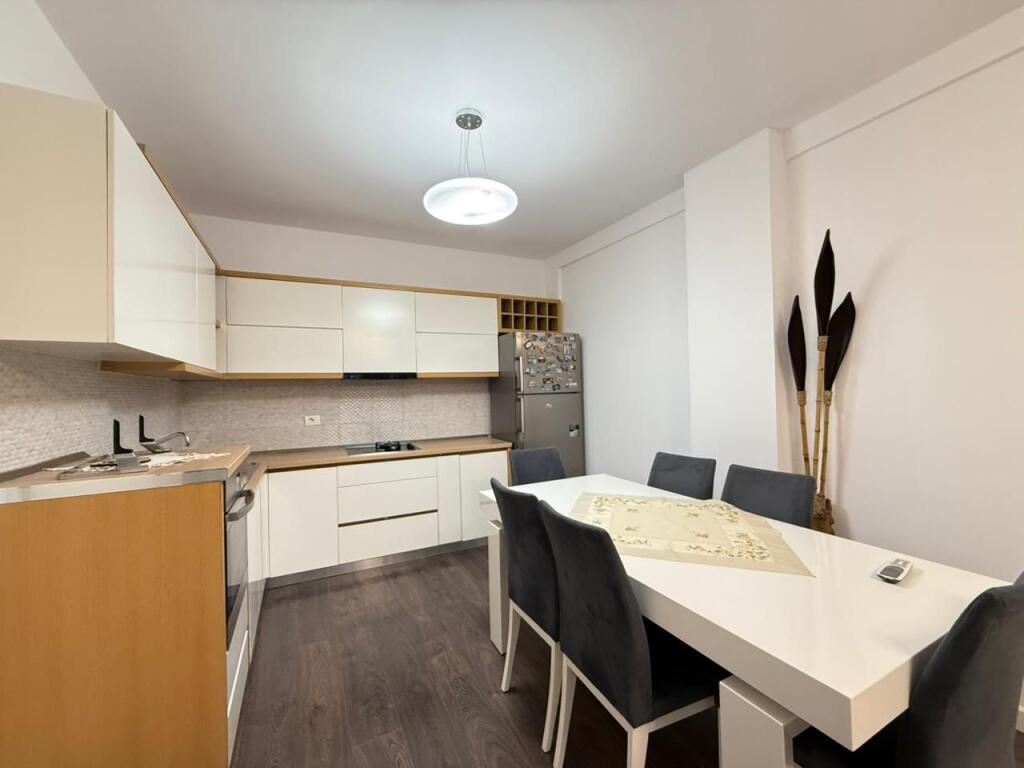 Shesim, Apartament 2+1+2 ne Astir prane Rrethit!