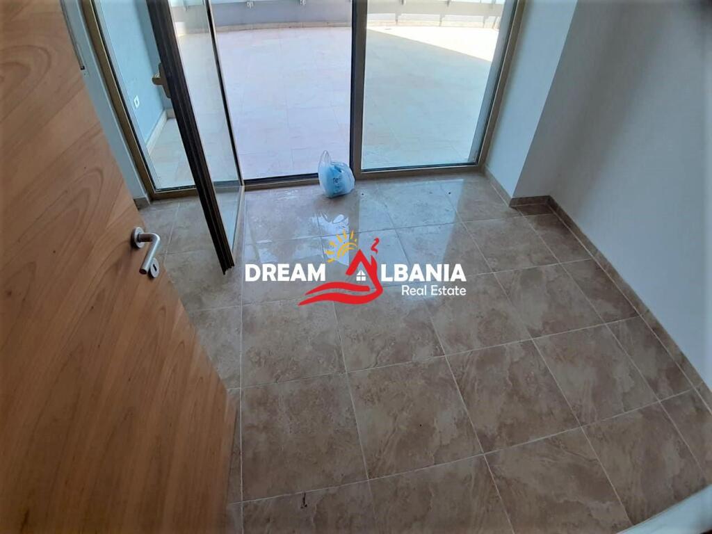 Ufficio in affitto a Bllok vicino a Sky Tower a Tirana (ID 4261775)