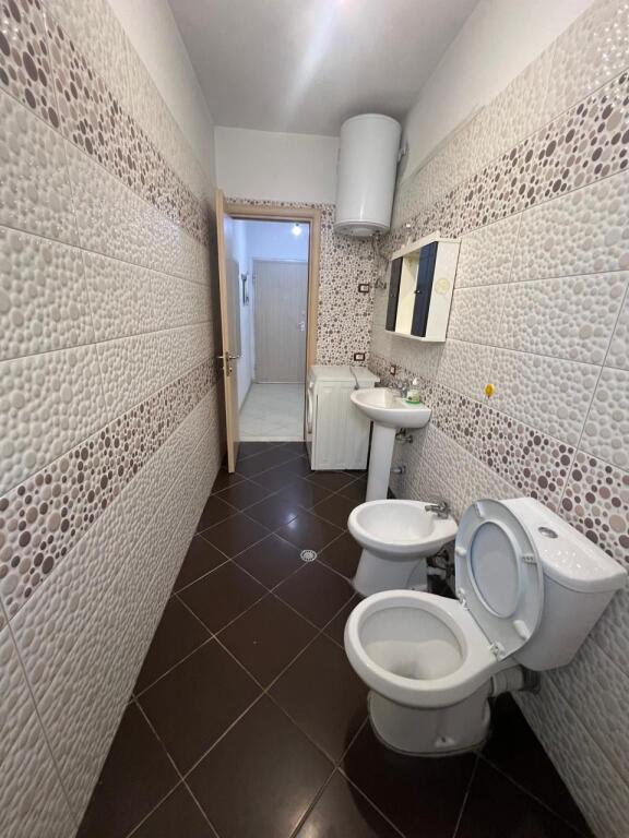 Jepet Me Qera Apartament 2+1+2 Tualete + 2 Ballkone