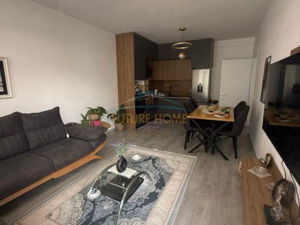 Shitet, Apartament 2+1, Kompleksi Univers City, Tiranë.
