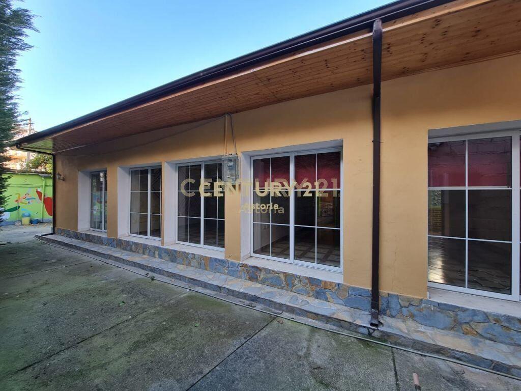 Locale multifunzionale in affitto al mercato Çam