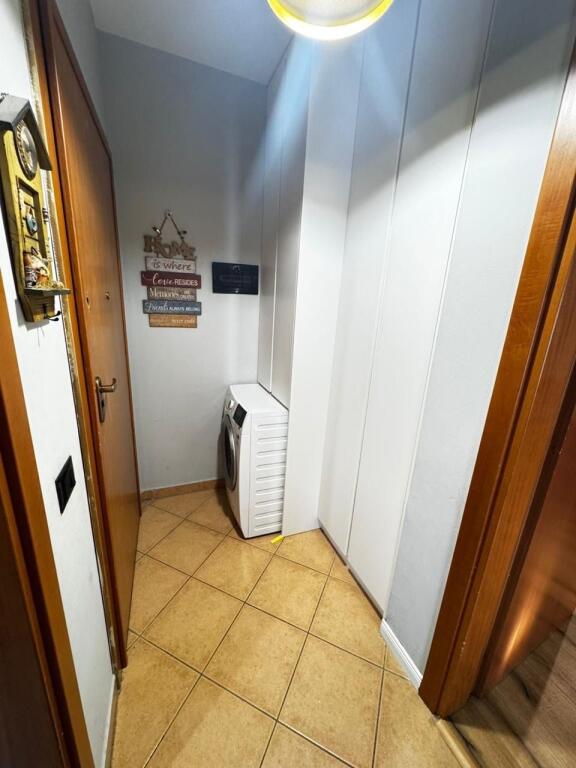 Apartament 2+1,Rruga e Kavajes(Globe)!