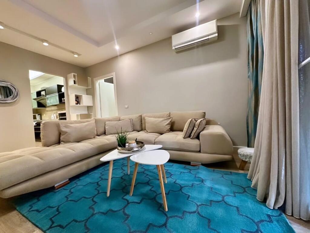 Myslym Shyri  🔺️ Japim me qira apartament me garazhd:  2+1+ballkon