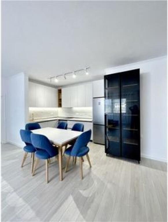 JEPET APARTAMENT 2+1 ME QERA PERBALL PETRO NINIT