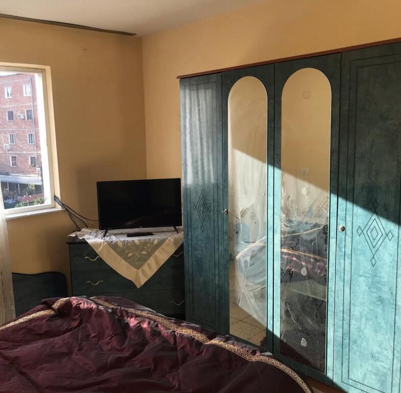 🏠 Jepet Apartament 1+1 me Qera te Ish-Tregu Elektrik, Tiranë