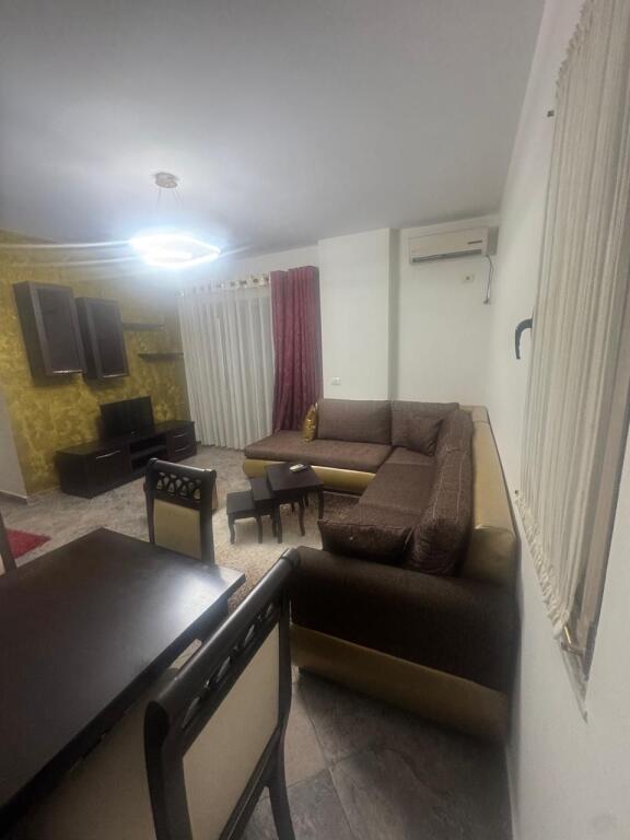 Super ap 1+1 ne tzberisht ( tek bulevardi ri ) nela 6