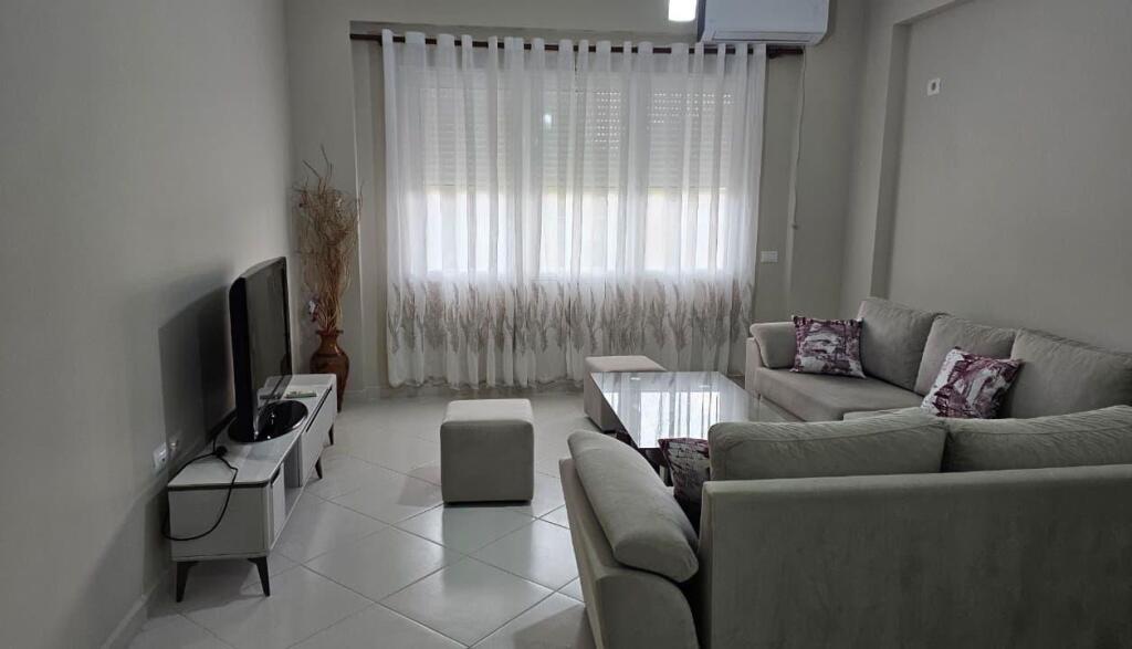 Jepet Me Qera Apartament 2+1+1 Ballkon