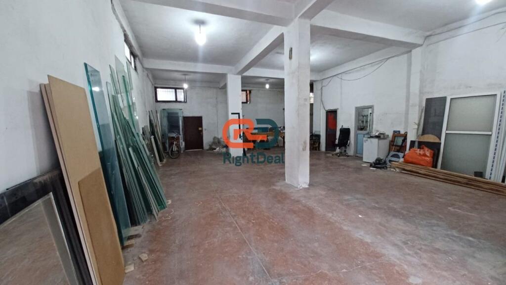 Vicino alla Scuola Rossa, Vendesi Locale Commerciale, Per Diverse Tipologie di Attività!!!